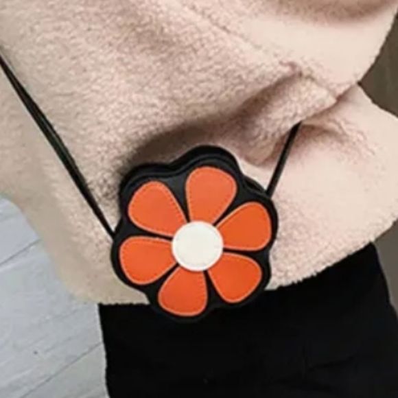 NWOT Flower Power Cross Body Bag - Picture 2 of 3